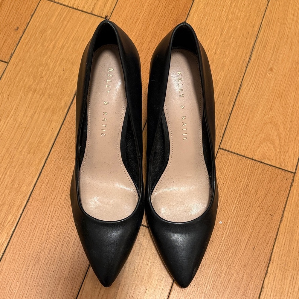 Kelly & Katie Black Pointed Toe Heels
